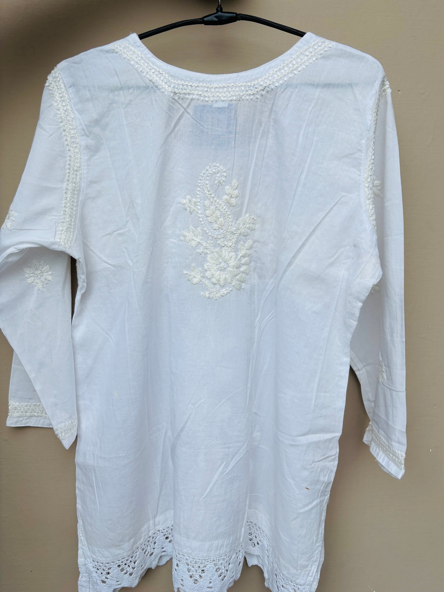 Esha mul cotton white short top with lace