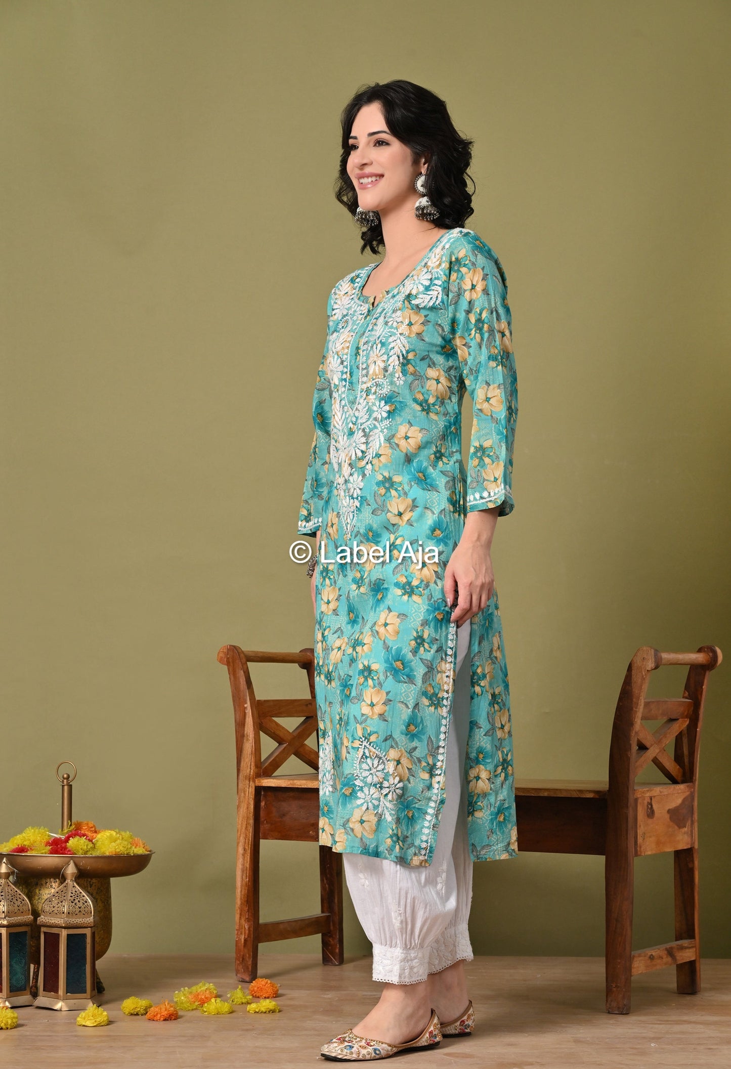 Pankhuri mulmul long chikankari kurti