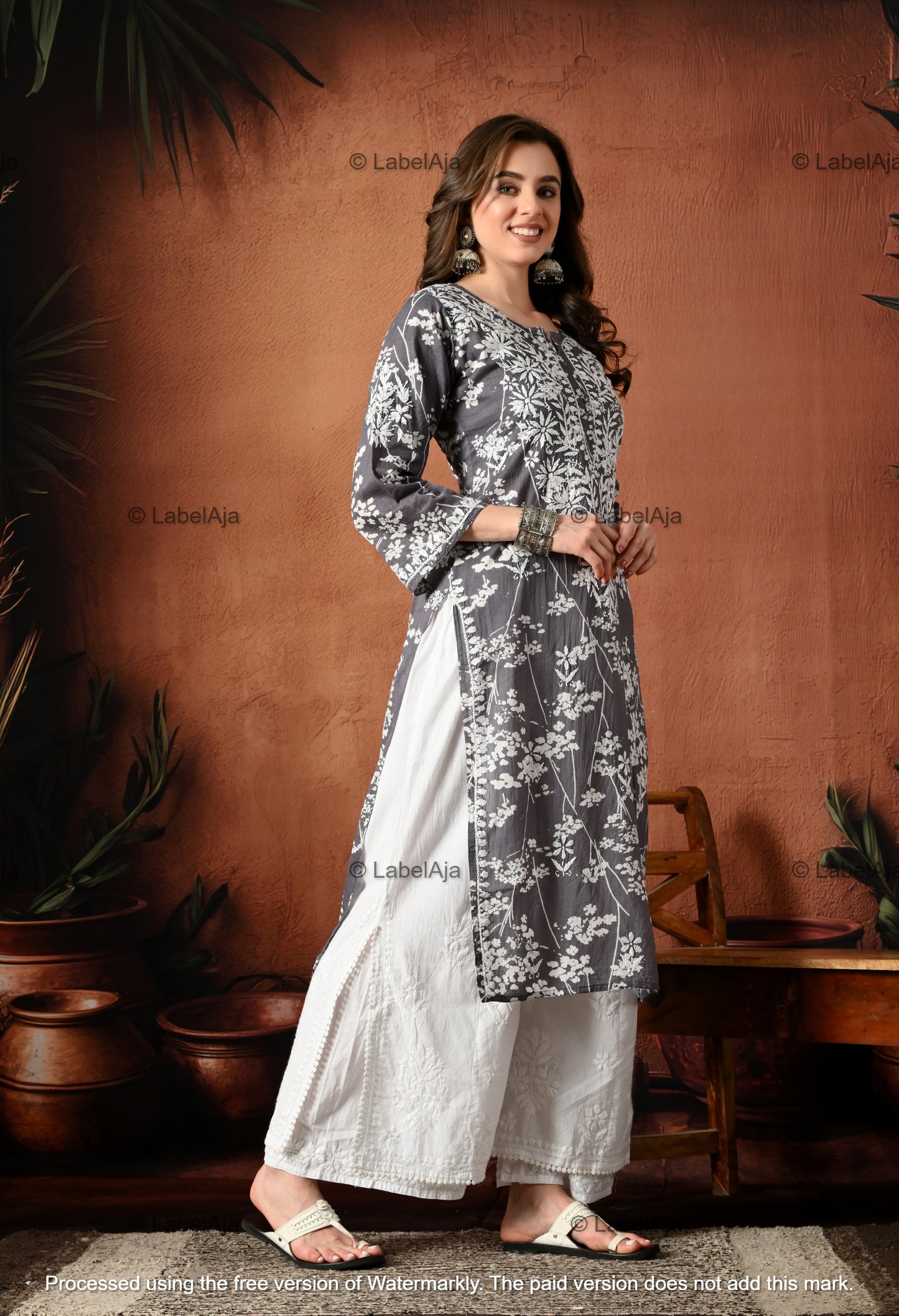 Pankhuri mulmul long chikankari kurti