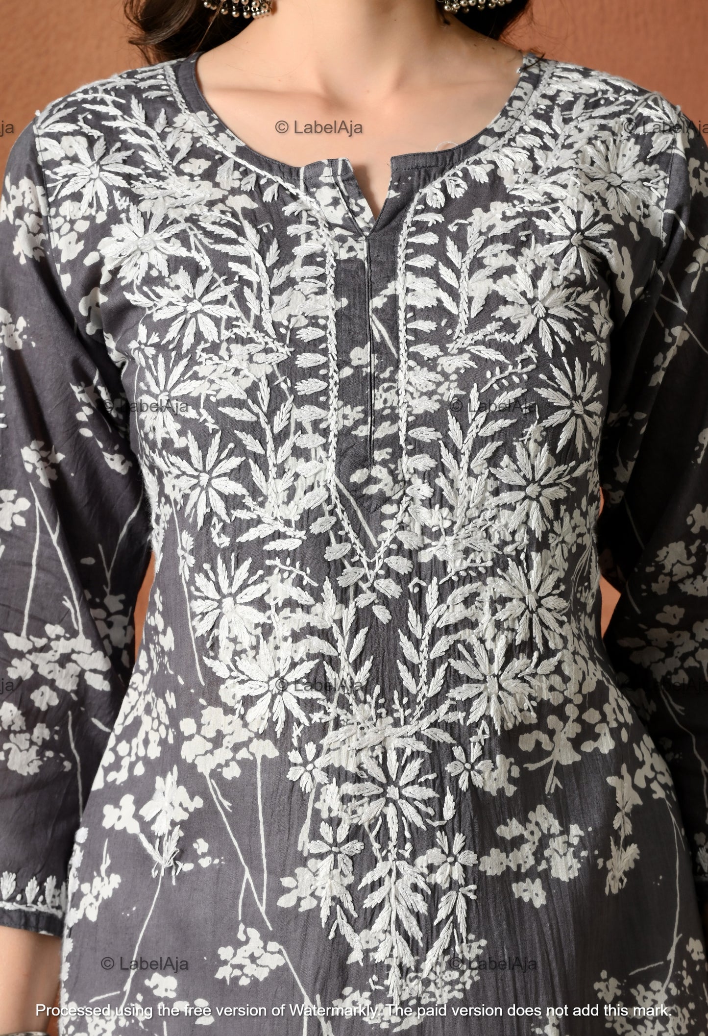 Pankhuri mulmul long chikankari kurti