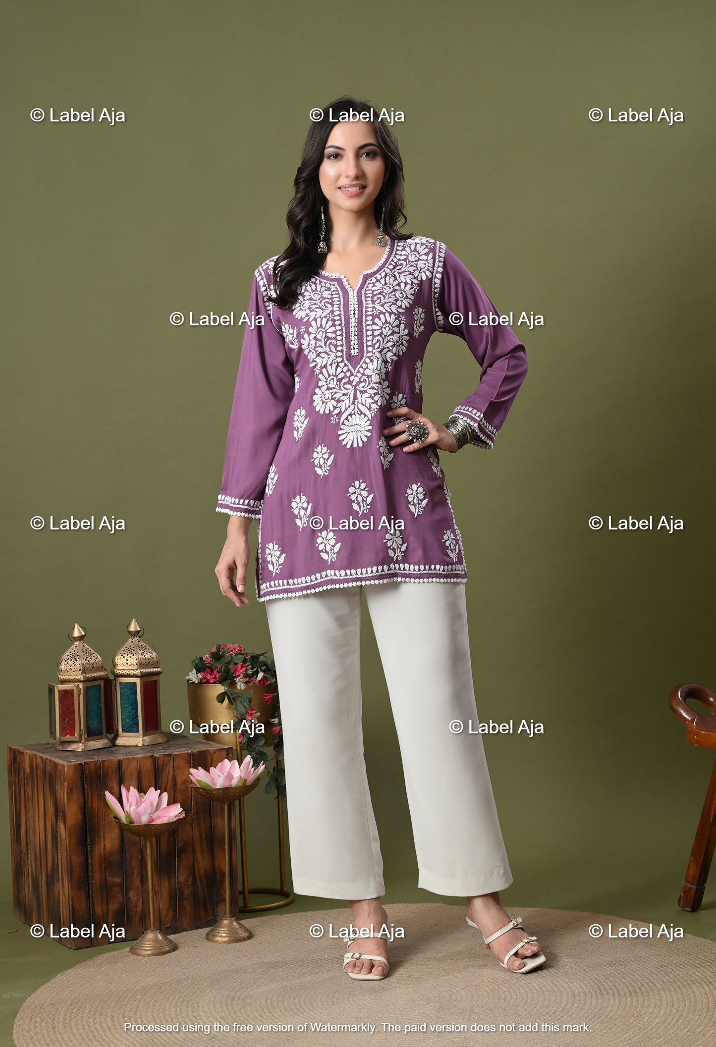 Ivana Modal short chikankari kurti