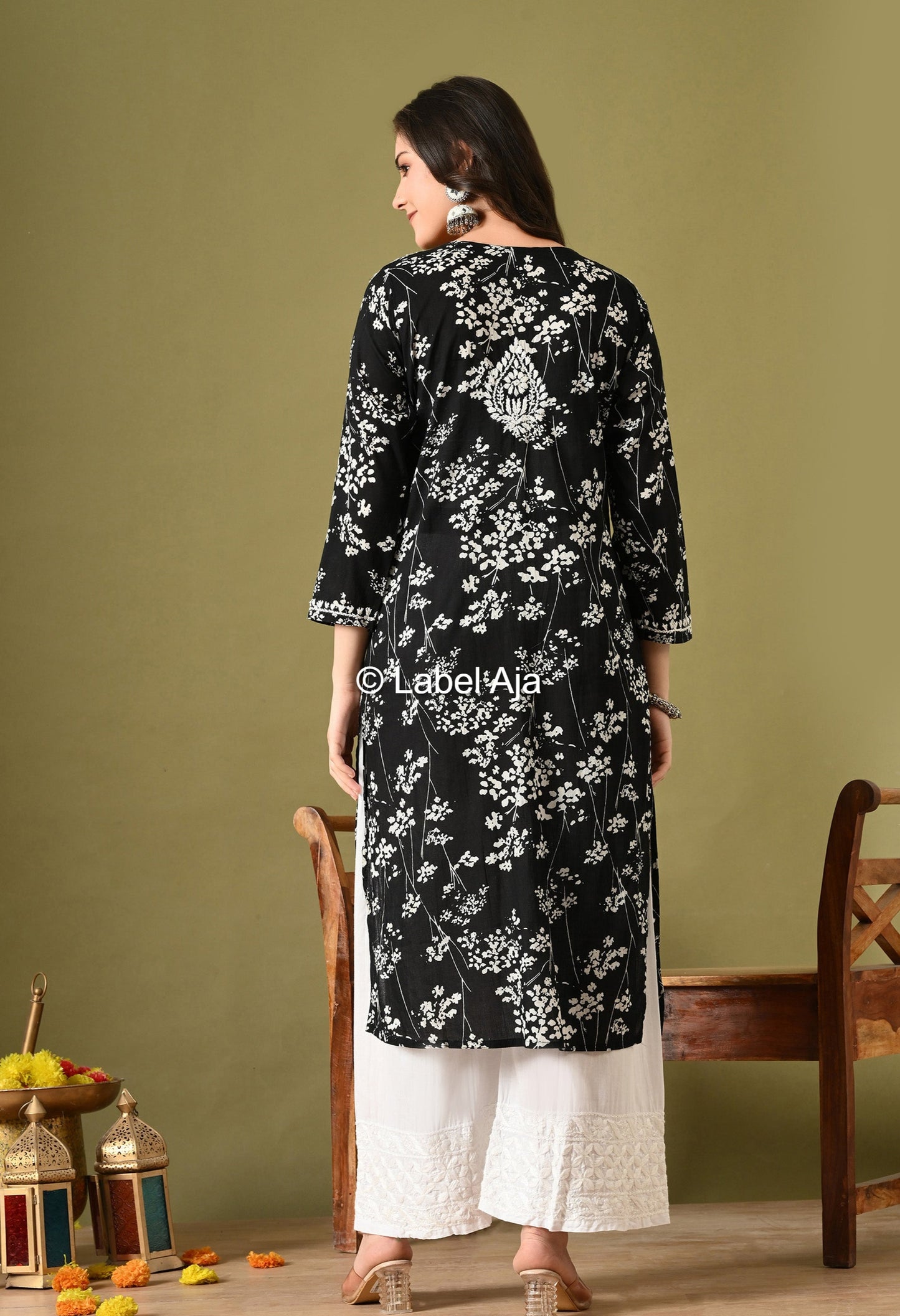 Pankhuri mulmul long chikankari kurti
