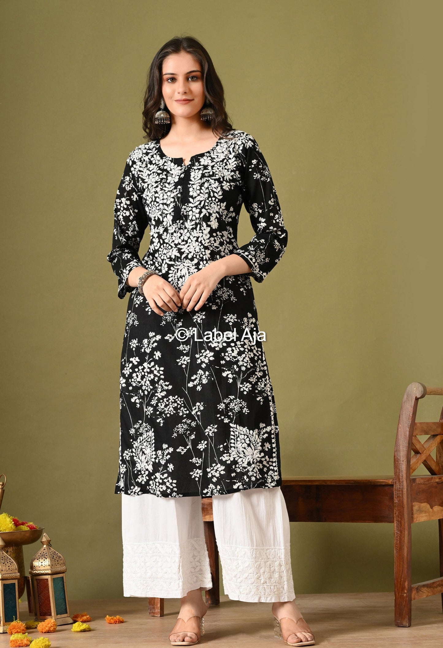 Pankhuri mulmul long chikankari kurti