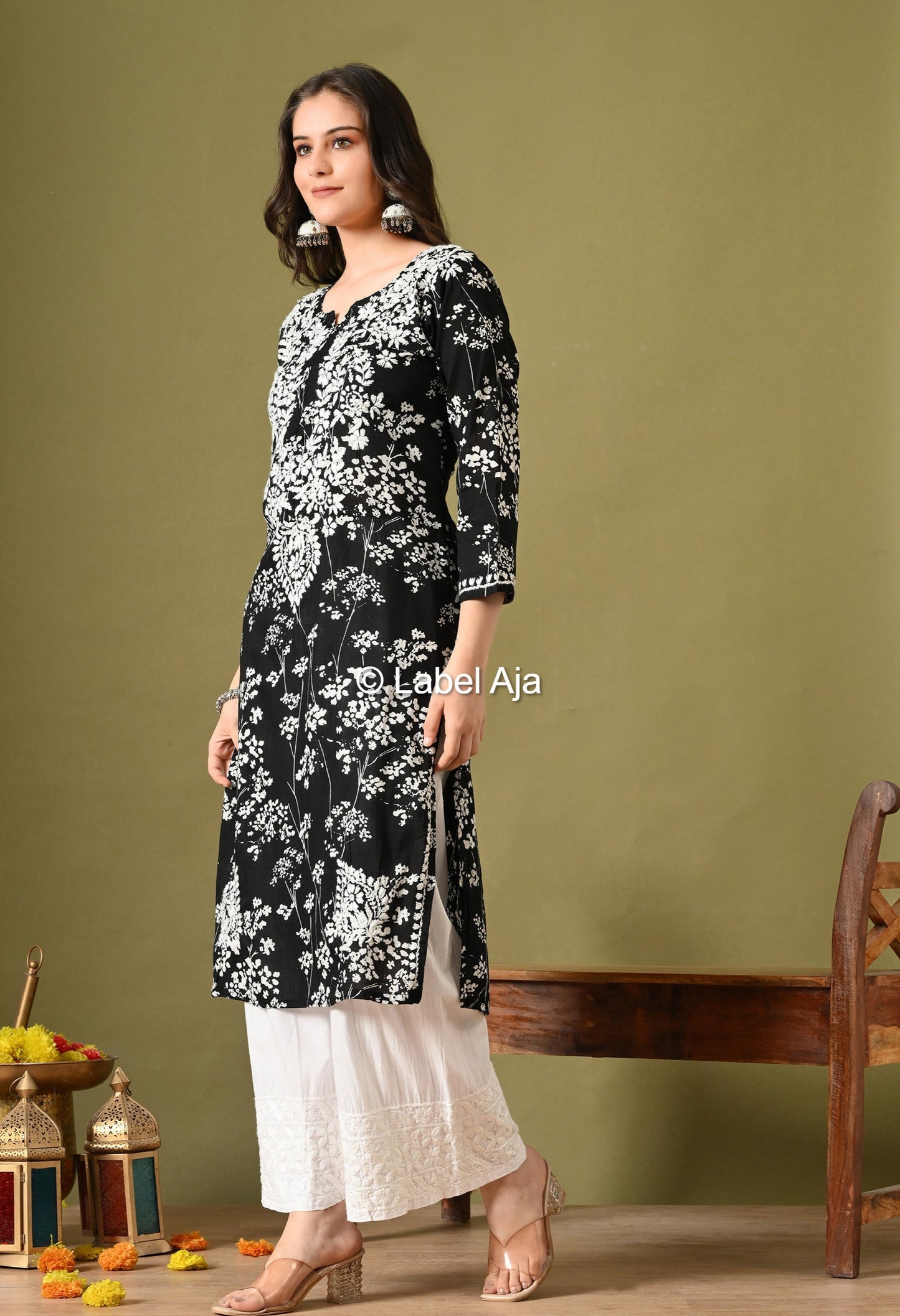 Pankhuri mulmul long chikankari kurti