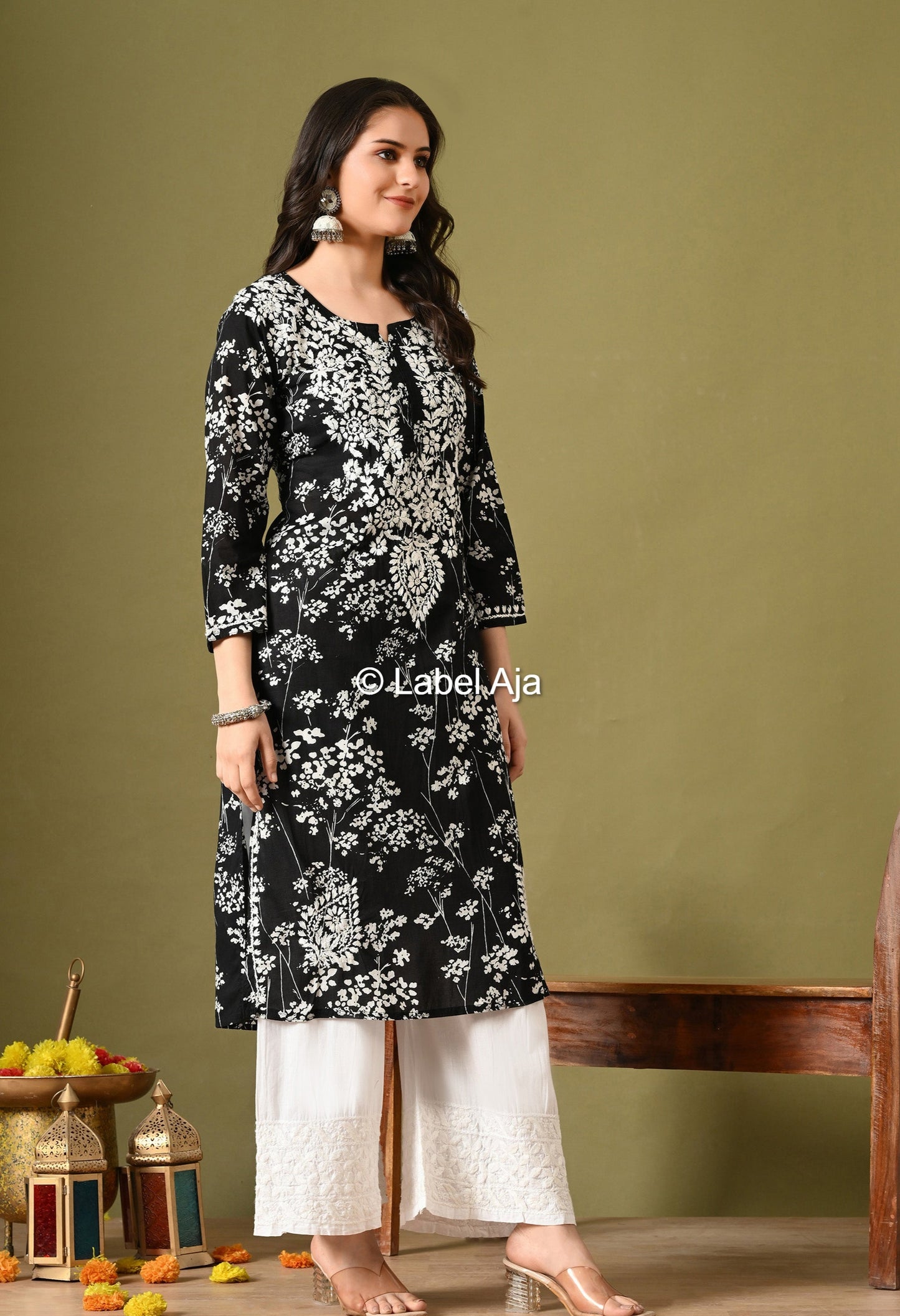 Pankhuri mulmul long chikankari kurti