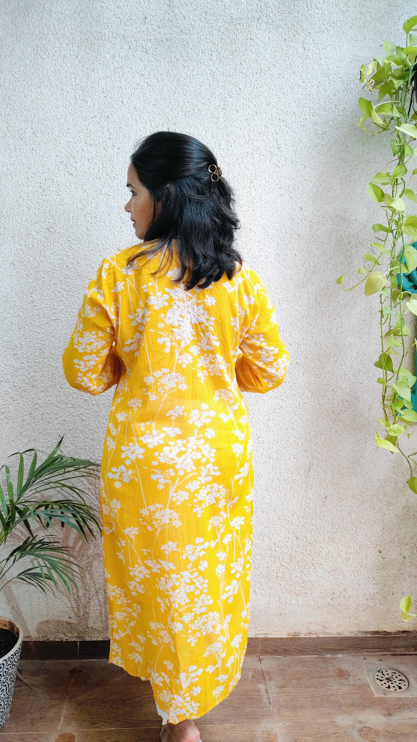 Keya mulmul long chikankari kurti