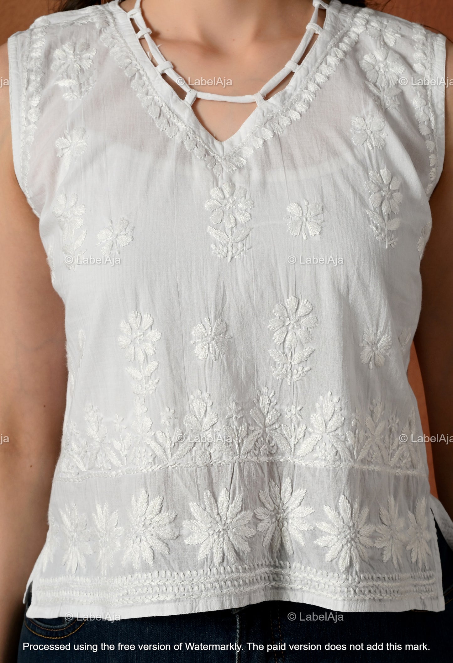 Kaavi Mul cotton chikankari short sleeveless top